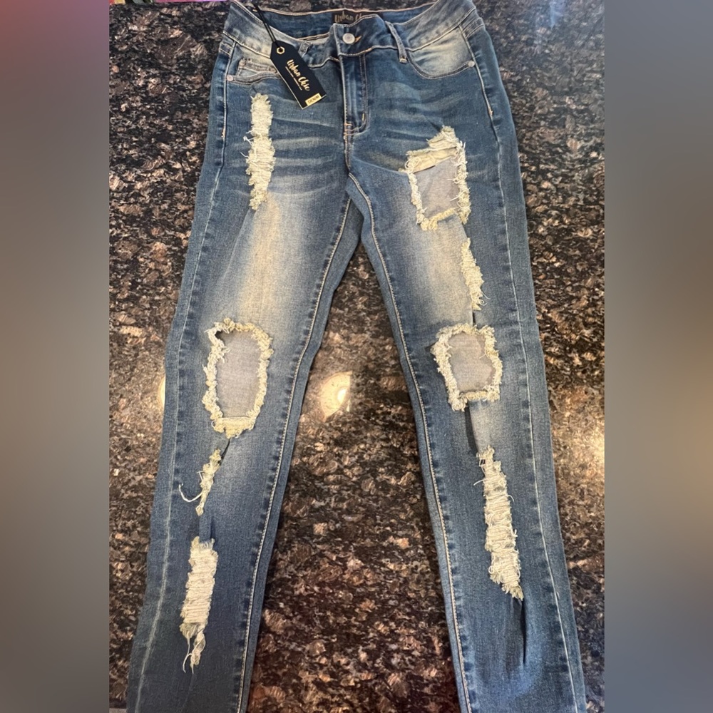 NWT Urban Chic distressed jeans size 5/27